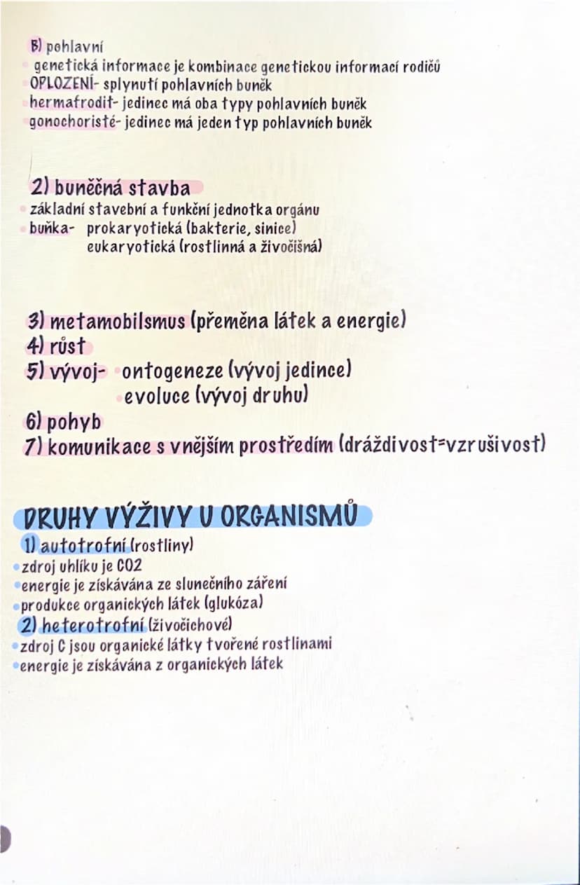 # ÚVOD DO BIOLOGIE

- zabývá se živou přírodou
- Zkoumá vlastnosti živých soustav, jejich vzájemné vztahy, vztahy k životnímu prostředí

# D